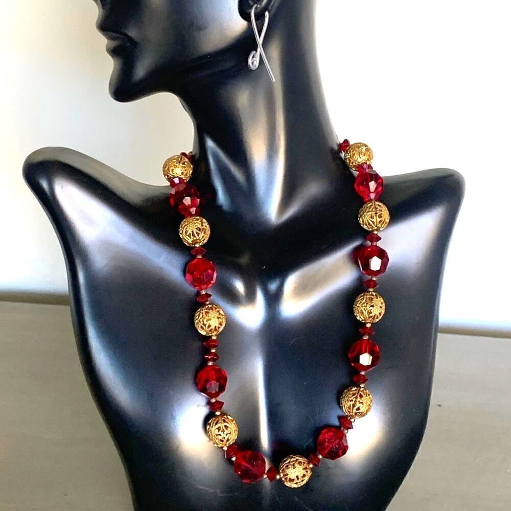 Beautiful Antique metal and Red beads Necklace, in Gold tone, Unmarked